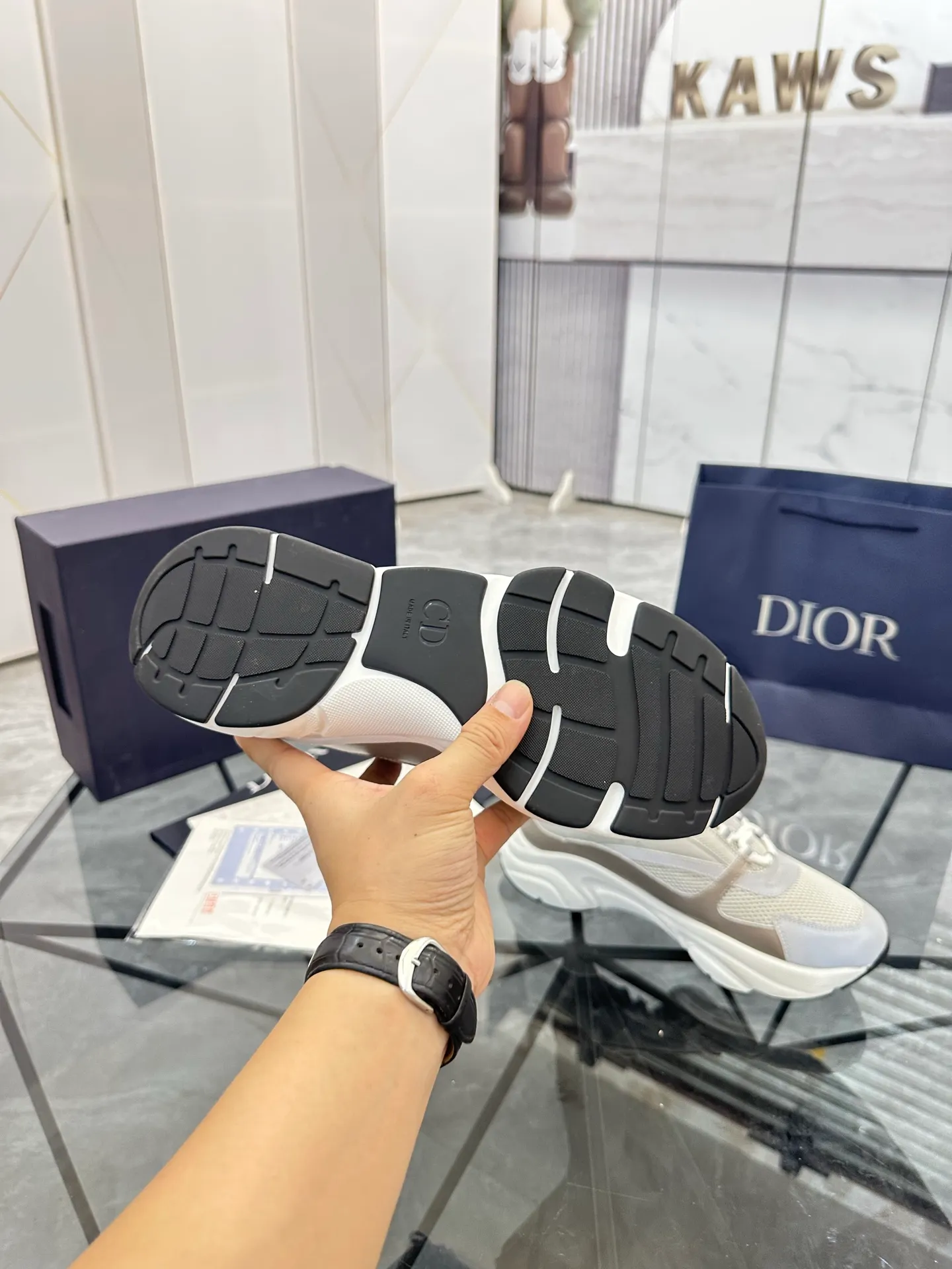 Men's shoes: 💰P460¥ Ready in Guangzhou, fully packaged Product trademark: Dior* "Dior*" low-top casual shoes Regular size: 38-46 (can be customized to 47) B22 Product materials: imported cowhide leather upper spliced ​​with original fabric, breathable lining, original outsole. Number: 920